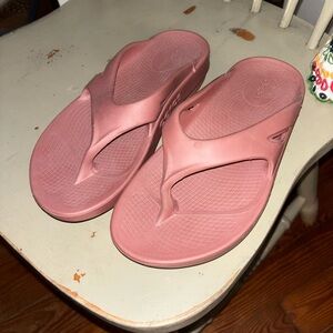 OOFOS Rose Flip Flop Sandals
